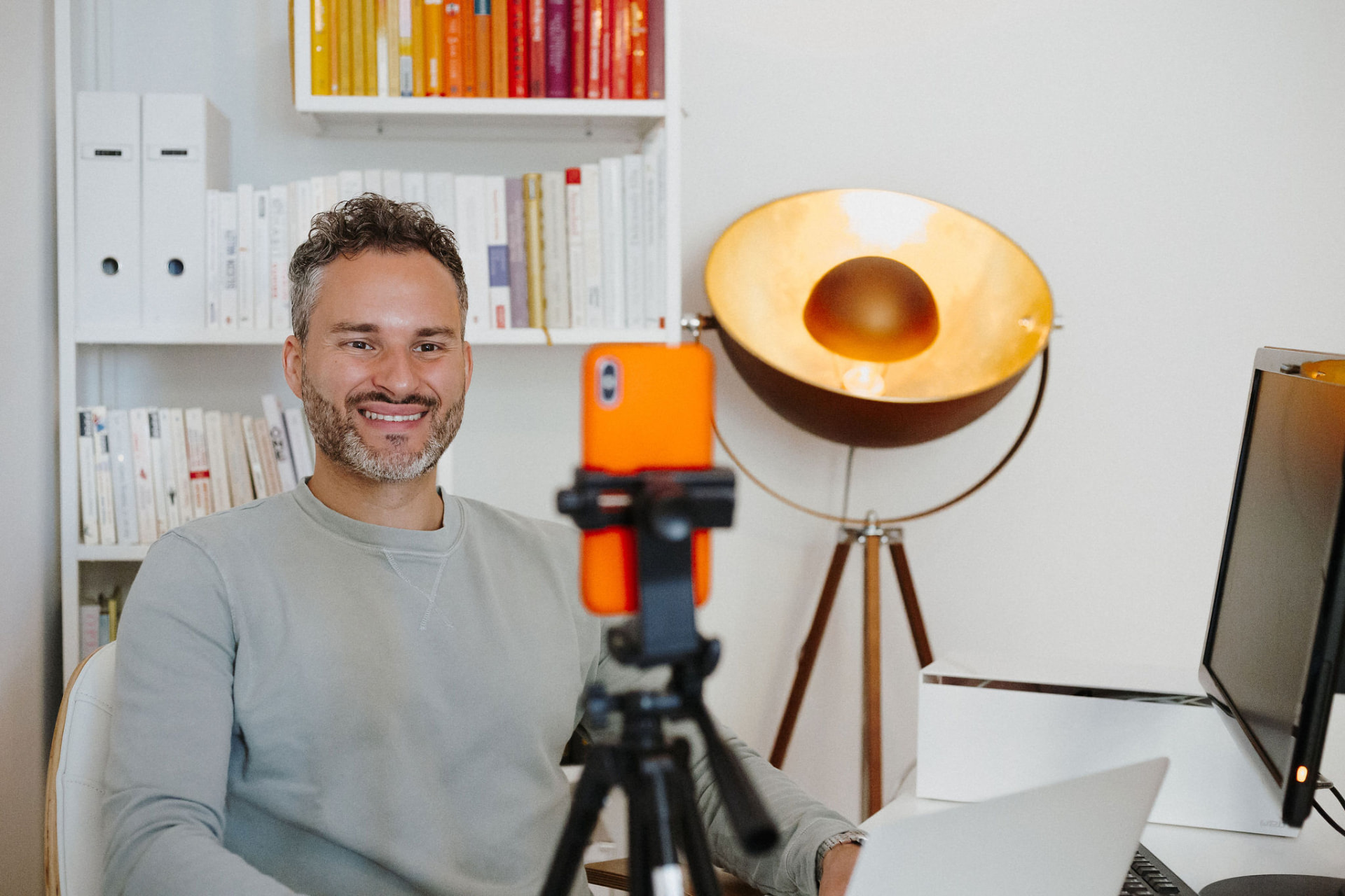 Porträt von Denis Martin, Gründer und Ausbilder der Heart2Heart Coach Ausbildung